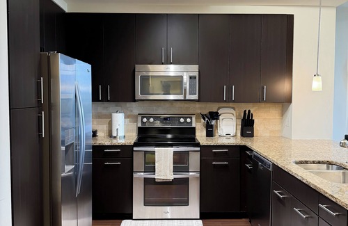 McLean Apartment | Cozy 2-bedroom apartment in charming McLean with AC, WiFi, fitness room