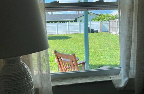 Naples Park Apartment | Cozy 2-bedroom apartment near the Ocean