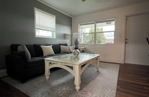 Naples Park Apartment | Cozy 2-bedroom apartment near the Ocean