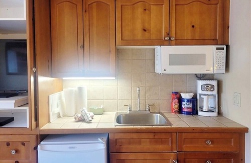 Oro-Medonte Apartment | Cozy 2-bedroom apartment with AC, fitness room in charming Oro