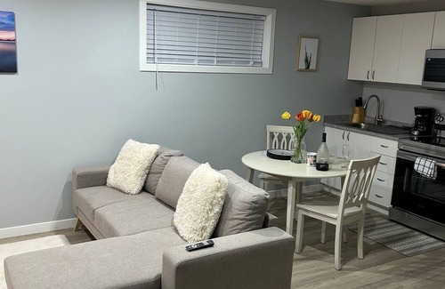 Regina House | Cozy 2-Bedroom Basement Haven King and Queen beds. STA License No. STA23-00257
