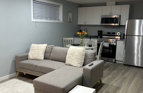 Regina House | Cozy 2-Bedroom Basement Haven King and Queen beds. STA License No. STA23-00257