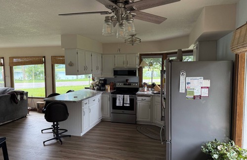 Buffalo City Cabin | Cozy 2-bedroom cabin in charming Buffalo City with AC