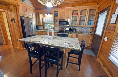 Blairsville Cabin | Cozy 2-bedroom cabin with hot tub & quaint view of horse farm