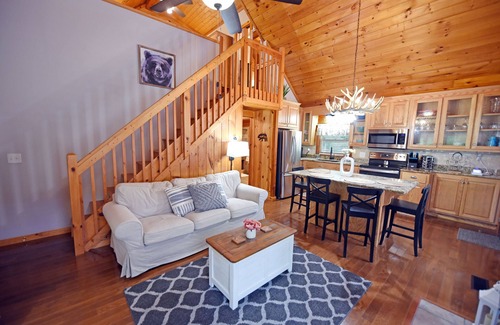 Blairsville Cabin | Cozy 2-bedroom cabin with hot tub & quaint view of horse farm