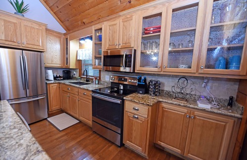 Blairsville Cabin | Cozy 2-bedroom cabin with hot tub & quaint view of horse farm