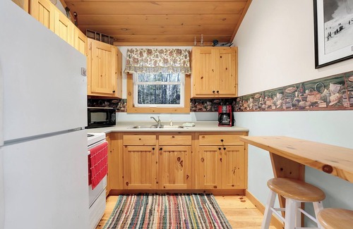 Bethel Cabin | Cozy 2 Bedroom Cabin 3 miles to Sunday River