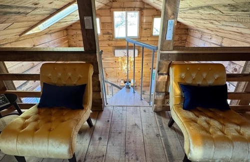 Catskill Cabin | Cozy 2-bedroom cabin in tranquil Catskill with WiFi, AC