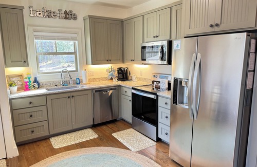 Eclectic Cabin | Cozy 2-bedroom cabin near Lake Martin