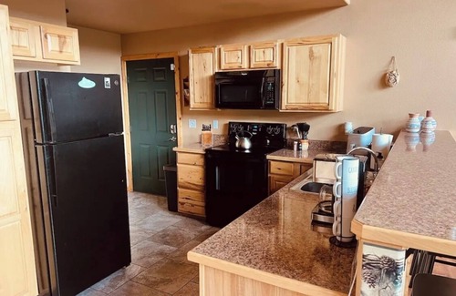 Bear Park Cabin | Cozy 2-bedroom cabin in charming Cloudcroft with WiFi