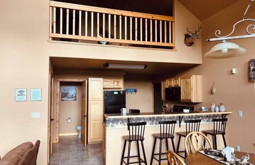Bear Park Cabin | Cozy 2-bedroom cabin in charming Cloudcroft with WiFi