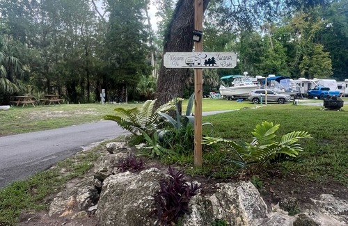 Yankeetown RV Rental | Cozy 2-bedroom campground in peaceful Yankeetown with WiFi, AC