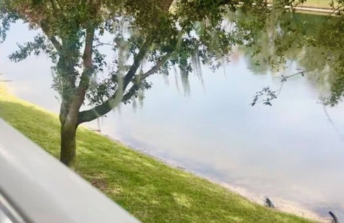 Baymeadows Condo | Cozy 2-bedroom condo with WiFi, fitness room pool in the heart of Jacksonville