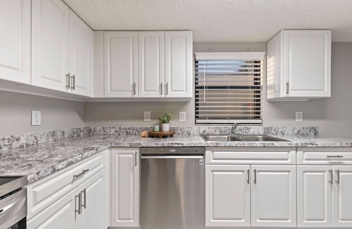 Glenwood Condo | Cozy 2-bedroom condo with AC, WiFi in tranquil Ormond Beach