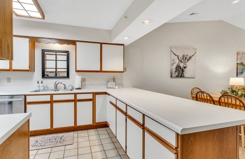 Branson Condo | Cozy 2 Bedroom Condo in the Heart of Branson! Come Enjoy the Perfect Getaway!