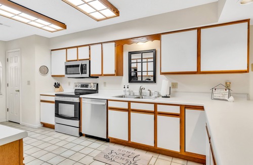 Branson Condo | Cozy 2 Bedroom Condo in the Heart of Branson! Come Enjoy the Perfect Getaway!
