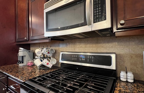 East Downtown Houston Condo | Cozy 2-bedroom condo in heart of East Downtown Houston with WiFi, AC