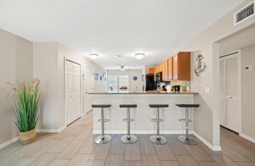 Gulf Gate Estates Apartment | Cozy 2-Bedroom Condo in Prime Siesta Key Location