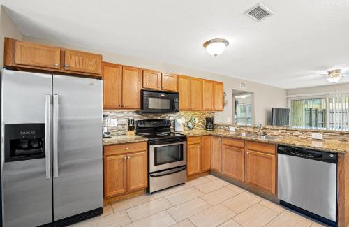 Gulf Gate Estates Apartment | Cozy 2-Bedroom Condo in Prime Siesta Key Location