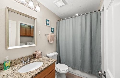 Gulf Gate Estates Apartment | Cozy 2-Bedroom Condo in Prime Siesta Key Location