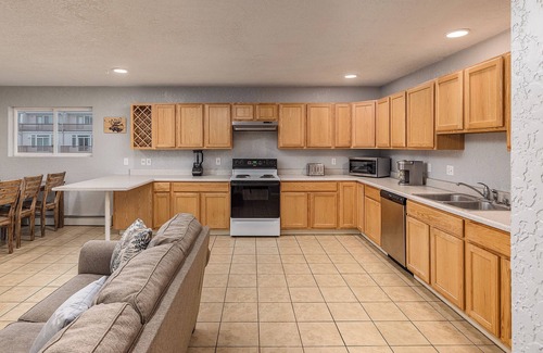 Wasilla Condo | Cozy 2-bedroom condo in charming Wasilla with WiFi