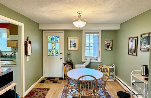 South Amherst Condo | Cozy 2-bedroom condo near town of Amherst, UMASS, Amherst and Hampshire College