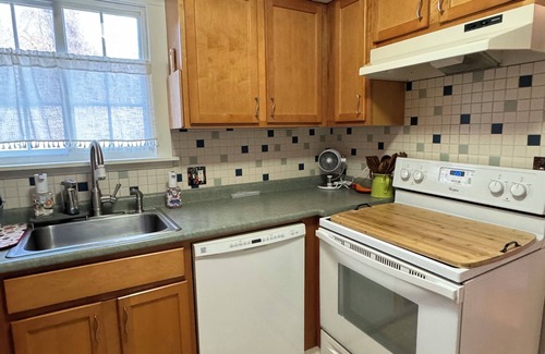 South Amherst Condo | Cozy 2-bedroom condo near town of Amherst, UMASS, Amherst and Hampshire College