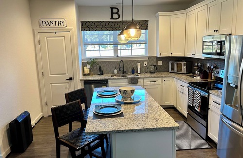 Norfolk - Virginia Beach Condo | Cozy 2-bedroom condo in wonderful Chesapeake with fitness room, WiFi
