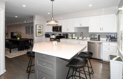 Foxhall Village Condo | Cozy 2-Bedroom Condo in Georgetown, Washington DC