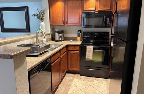 Glendale Condo | Cozy 2-bedroom condo with AC, fitness room, WiFi in enjoyable Glendale