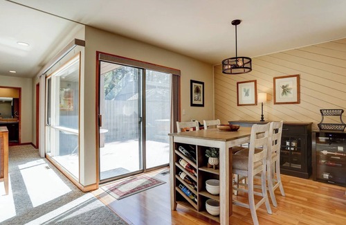 Sunriver Condo | Cozy 2-bedroom condo with WiFi and AC in charming Sunriver