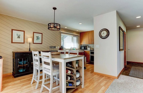 Sunriver Condo | Cozy 2-bedroom condo with WiFi and AC in charming Sunriver