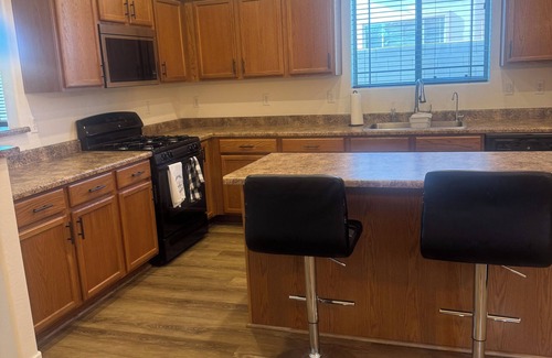 East Mesa Condo | Cozy 2-bedroom condo with fitness room, community pool, and hot tub- Mesa
