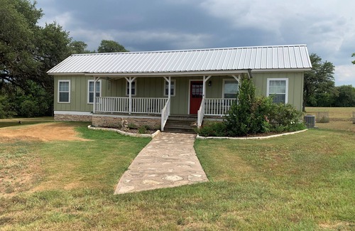 Round Top House | Cozy 2 Bedroom Cottage - 3/4 Mile to Round Top Center!