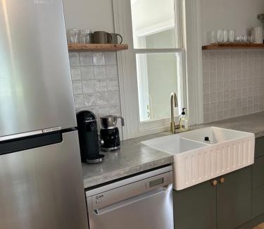 Golden Point House | Cozy 2 bedroom cottage - Newly renovated, perfect location for best of Ballarat