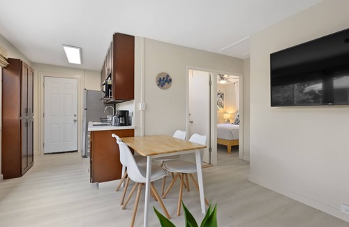 Lanikai Cottage | Cozy 2 Bedroom Cottage - Steps from the Beach