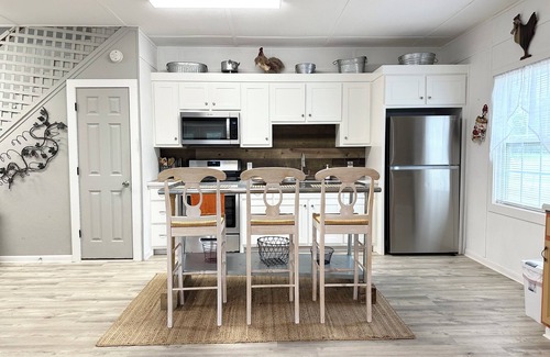 Oxford Other | Cozy 2- bedroom, full bath guest house on working farm, 1 mile to racetrack.