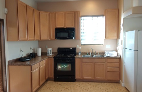 Thousand Palms House | Cozy 2-bedroom guesthouse in fabulous Thousand Palms with AC, WiFi