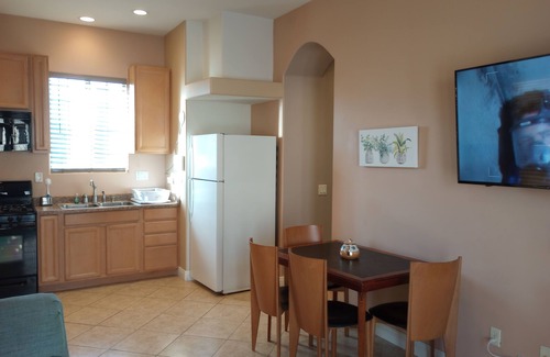 Thousand Palms House | Cozy 2-bedroom guesthouse in fabulous Thousand Palms with AC, WiFi
