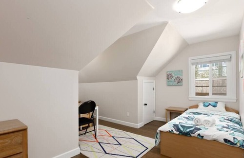 Dunbar House | Cozy 2 bedroom home in Vancouver ！
