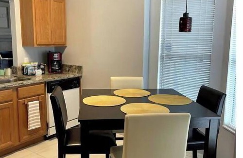 Mount Dora House | Cozy 2-Bedroom Home close to downtown Mount Dora and Renninger's Antique Center