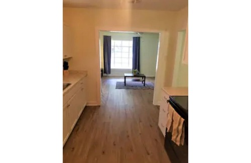 Harlandale House | Cozy 2 Bedroom Home - Mins from Downtown & Pearl