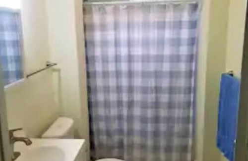 Harlandale House | Cozy 2 Bedroom Home - Mins from Downtown & Pearl