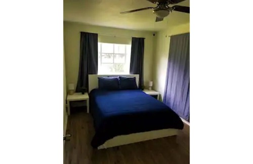 Harlandale House | Cozy 2 Bedroom Home - Mins from Downtown & Pearl