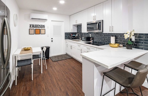 North Miami House | Cozy 2-bedroom house in charming Miami with WiFi, AC