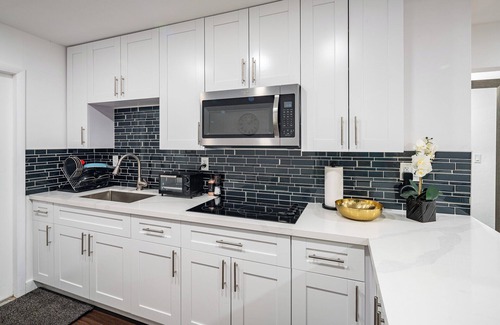 North Miami House | Cozy 2-bedroom house in charming Miami with WiFi, AC