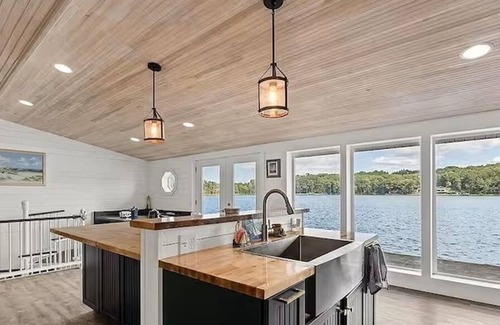 Hart House | Cozy 2-bedroom house in charming Hart with AC