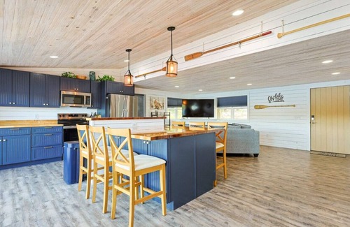 Hart House | Cozy 2-bedroom house in charming Hart with AC