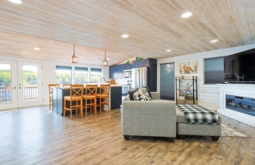 Hart House | Cozy 2-bedroom house in charming Hart with AC