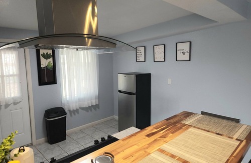 Mesa House | Cozy 2-bedroom House in the heart of Mesa with AC, WiFi and Plenty Parking